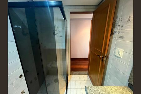 Apartamento à venda com 198m², 4 quartos e 4 vagas Apartamento à venda com 198m², 4 quartos e 4 vagasBanheiro