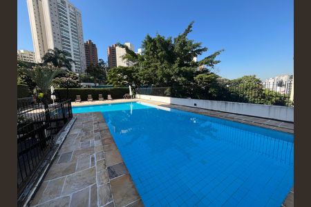 Apartamento à venda com 198m², 4 quartos e 4 vagas Apartamento à venda com 198m², 4 quartos e 4 vagasÁrea comum - Piscina