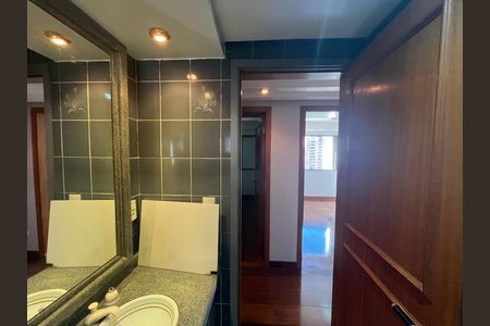 Apartamento à venda com 198m², 4 quartos e 4 vagas Apartamento à venda com 198m², 4 quartos e 4 vagasBanheiro