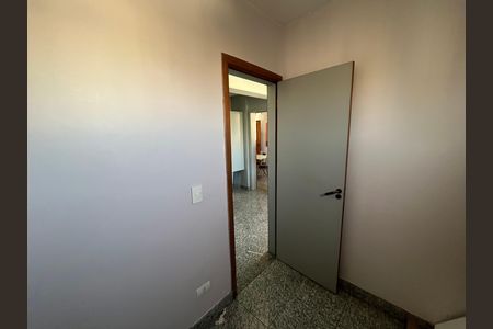 Apartamento à venda com 198m², 4 quartos e 4 vagas Apartamento à venda com 198m², 4 quartos e 4 vagasQuarto de Serviço