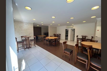 Apartamento à venda com 198m², 4 quartos e 4 vagas Apartamento à venda com 198m², 4 quartos e 4 vagasÁrea comum - Salão de festas