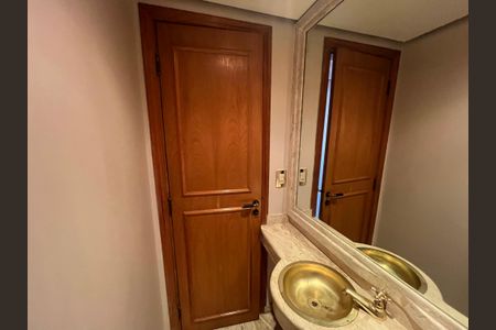 Apartamento à venda com 198m², 4 quartos e 4 vagas Apartamento à venda com 198m², 4 quartos e 4 vagasLavabo