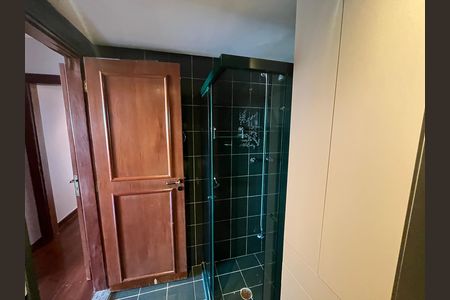 Apartamento à venda com 198m², 4 quartos e 4 vagas Apartamento à venda com 198m², 4 quartos e 4 vagasBanheiro