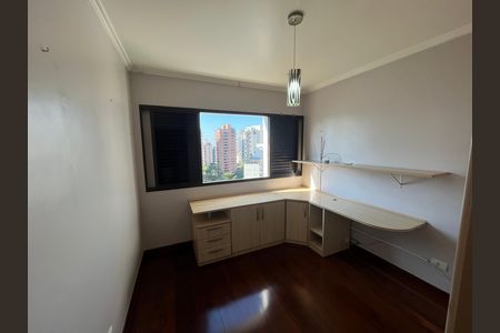 Apartamento à venda com 198m², 4 quartos e 4 vagas Apartamento à venda com 198m², 4 quartos e 4 vagasQuarto escritorio