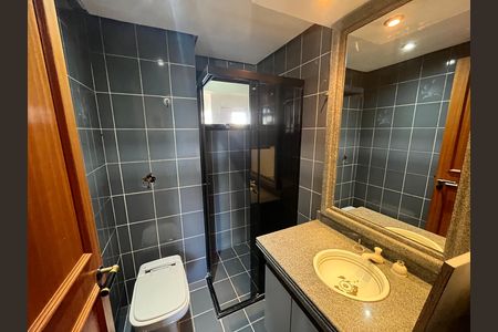 Apartamento à venda com 198m², 4 quartos e 4 vagas Apartamento à venda com 198m², 4 quartos e 4 vagasBanheiro