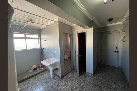 Apartamento à venda com 198m², 4 quartos e 4 vagas Apartamento à venda com 198m², 4 quartos e 4 vagasÁrea de Serviço