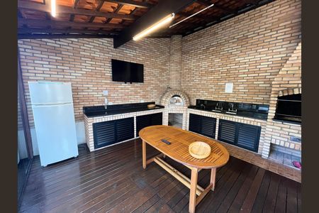 Apartamento à venda com 198m², 4 quartos e 4 vagas Apartamento à venda com 198m², 4 quartos e 4 vagasÁrea comum - Churrasqueira