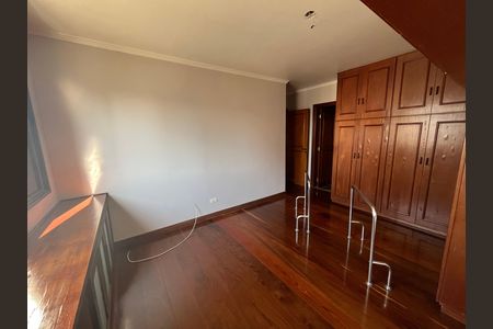 Apartamento à venda com 198m², 4 quartos e 4 vagas Apartamento à venda com 198m², 4 quartos e 4 vagasQuarto adaptado