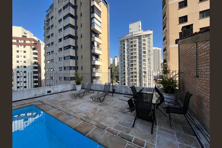 Apartamento à venda com 198m², 4 quartos e 4 vagas Apartamento à venda com 198m², 4 quartos e 4 vagasÁrea comum - Piscina