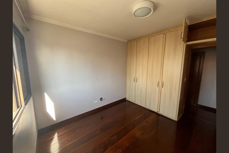 Apartamento à venda com 198m², 4 quartos e 4 vagas Apartamento à venda com 198m², 4 quartos e 4 vagasQuarto