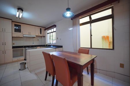 Apartamento para alugar com 100m², 4 quartos e 2 vagasCozinha