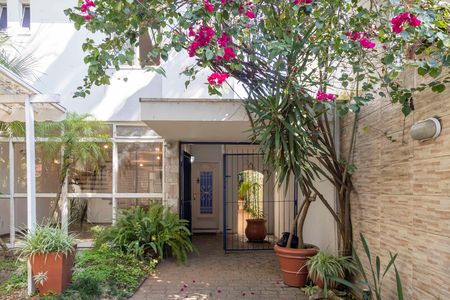 Casa para alugar com 200m², 3 quartos e 2 vagas Casa para alugar com 200m², 3 quartos e 2 vagasQuintal