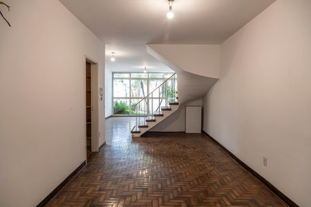 Casa para alugar com 200m², 3 quartos e 2 vagas Casa para alugar com 200m², 3 quartos e 2 vagasSala