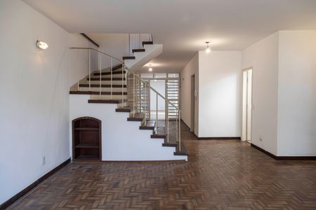 Casa para alugar com 200m², 3 quartos e 2 vagas Casa para alugar com 200m², 3 quartos e 2 vagasSala