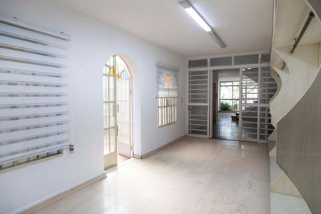 Casa para alugar com 200m², 3 quartos e 2 vagas Casa para alugar com 200m², 3 quartos e 2 vagasSala
