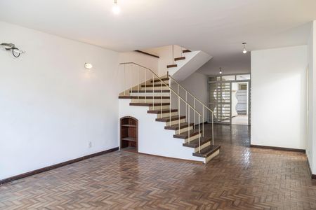 Casa para alugar com 200m², 3 quartos e 2 vagas Casa para alugar com 200m², 3 quartos e 2 vagasSala