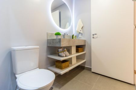Banheiro de kitnet/studio para alugar com 1 quarto, 27m² em Pinheiros, São Paulo