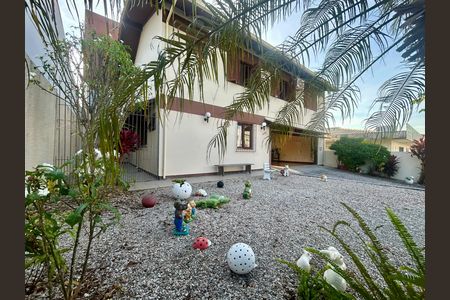 Casa para alugar com 391m², 5 quartos e 3 vagas Casa para alugar com 391m², 5 quartos e 3 vagasÁrea externa