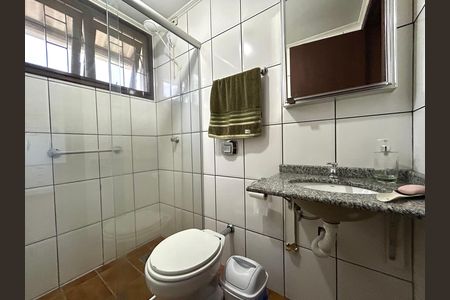 Casa para alugar com 391m², 5 quartos e 3 vagas Casa para alugar com 391m², 5 quartos e 3 vagasBanheiro da área de serviço