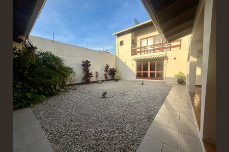 Casa para alugar com 391m², 5 quartos e 3 vagas Casa para alugar com 391m², 5 quartos e 3 vagasÁrea externa