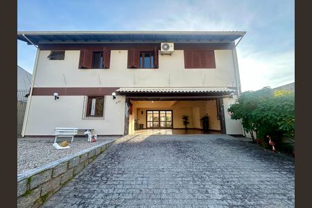 Casa para alugar com 391m², 5 quartos e 3 vagas Casa para alugar com 391m², 5 quartos e 3 vagasGaragem