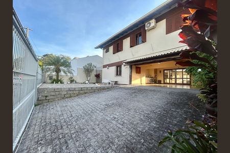Casa para alugar com 391m², 5 quartos e 3 vagas Casa para alugar com 391m², 5 quartos e 3 vagasÁrea externa