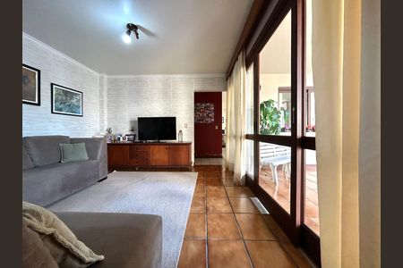 Casa para alugar com 391m², 5 quartos e 3 vagas Casa para alugar com 391m², 5 quartos e 3 vagasSala 2