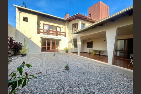 Casa para alugar com 391m², 5 quartos e 3 vagas Casa para alugar com 391m², 5 quartos e 3 vagasÁrea externa