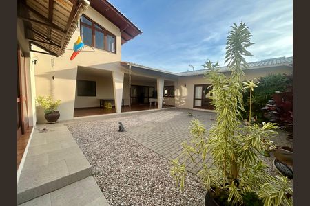 Casa para alugar com 391m², 5 quartos e 3 vagas Casa para alugar com 391m², 5 quartos e 3 vagasÁrea externa