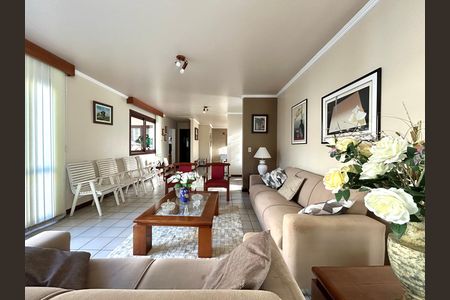 Casa para alugar com 391m², 5 quartos e 3 vagas Casa para alugar com 391m², 5 quartos e 3 vagasSala