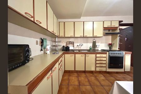 Casa para alugar com 391m², 5 quartos e 3 vagas Casa para alugar com 391m², 5 quartos e 3 vagasCozinha
