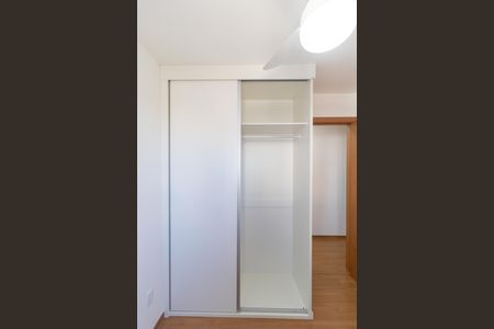 Apartamento para alugar com 43m², 2 quartos e 1 vagaQuarto 01 - Armário