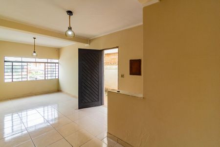 Casa para alugar com 125m², 3 quartos e 2 vagas Casa para alugar com 125m², 3 quartos e 2 vagasSala
