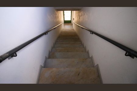Casa de condomínio à venda com 1459m², 12 quartos e 20 vagas Casa de condomínio à venda com 1459m², 12 quartos e 20 vagasEscada
