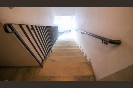 Casa de condomínio à venda com 1459m², 12 quartos e 20 vagas Casa de condomínio à venda com 1459m², 12 quartos e 20 vagasEscada