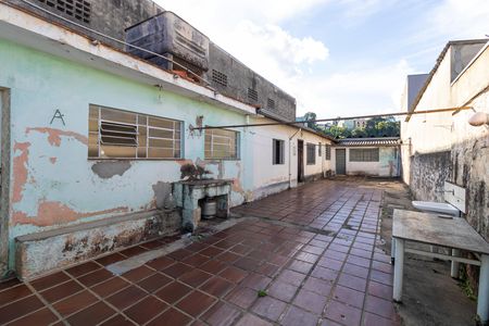Casa à venda com 301m², 2 quartos e 1 vaga Casa à venda com 301m², 2 quartos e 1 vagaQuintal