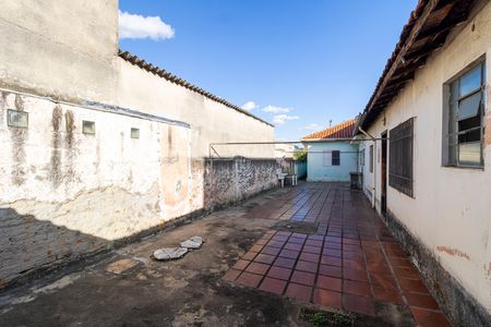 Casa à venda com 301m², 2 quartos e 1 vaga Casa à venda com 301m², 2 quartos e 1 vagaQuintal