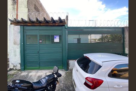 Casa à venda com 301m², 2 quartos e 1 vaga Casa à venda com 301m², 2 quartos e 1 vagaFachada
