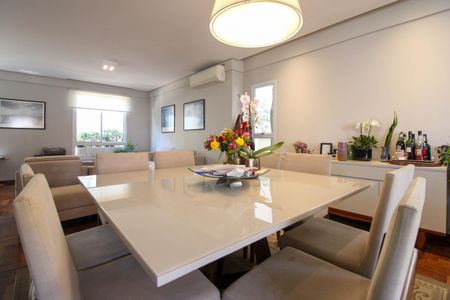 Casa à venda com 252m², 4 quartos e 3 vagasCozinha 