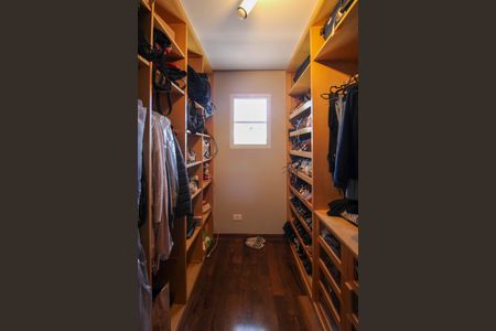 Casa à venda com 252m², 4 quartos e 3 vagasCloset Suíte 3