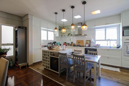 Casa à venda com 252m², 4 quartos e 3 vagasCozinha 