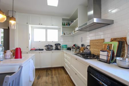Casa à venda com 252m², 4 quartos e 3 vagasCozinha 