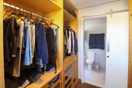 Casa à venda com 252m², 4 quartos e 3 vagasCloset Suíte 3