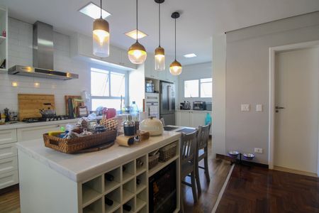 Casa à venda com 252m², 4 quartos e 3 vagasCozinha 