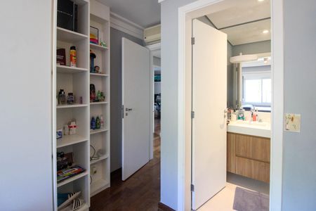 Casa à venda com 252m², 4 quartos e 3 vagasSuíte 1