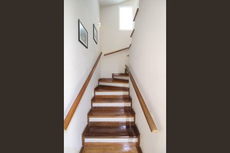 Casa à venda com 252m², 4 quartos e 3 vagasEscada