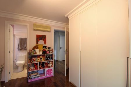 Casa à venda com 252m², 4 quartos e 3 vagasSuíte 2