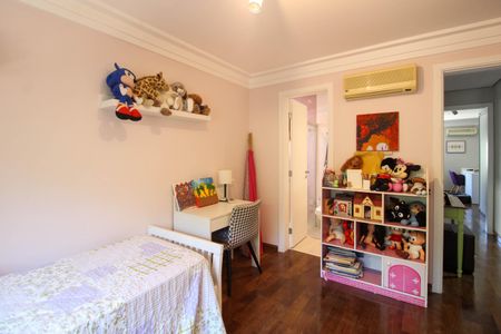 Casa à venda com 252m², 4 quartos e 3 vagasSuíte 2