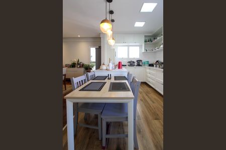 Casa à venda com 252m², 4 quartos e 3 vagasCozinha 