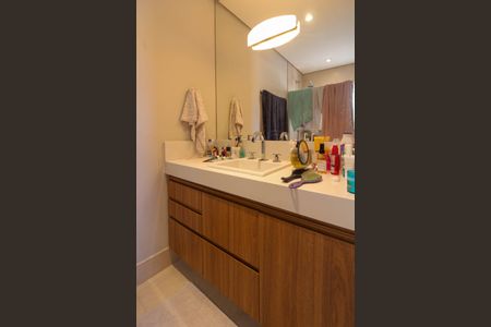 Casa à venda com 252m², 4 quartos e 3 vagasBanheiro Suíte 3
